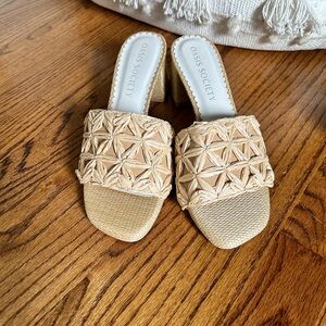 Oasis Society Women's Raffia Woven Mules